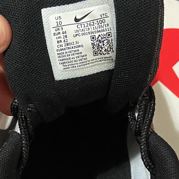 2 pairs of Retro Jordans and nearly new air max’s - Picture 2 of 5